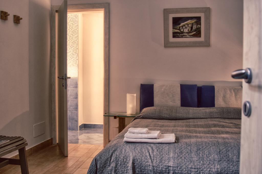4 Camere A Трани Номер фото
